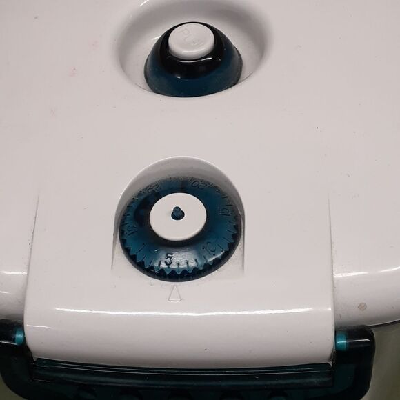 NEW-Vacco Ultra-Vac Food Storage container and air pump, - Picture 2 of 8